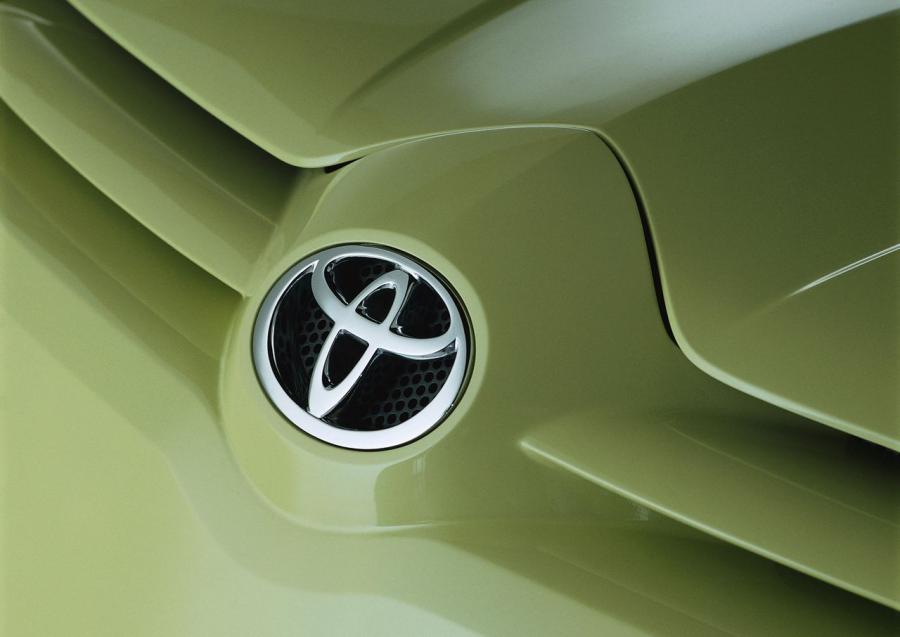  Toyota UUV 2002 года  (фото 2 из 7)